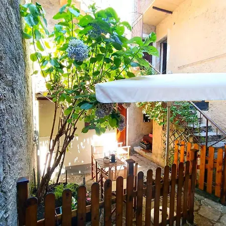 Casa Piccolo Borgo By Gottschalk Dorio